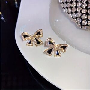 Bow earrings